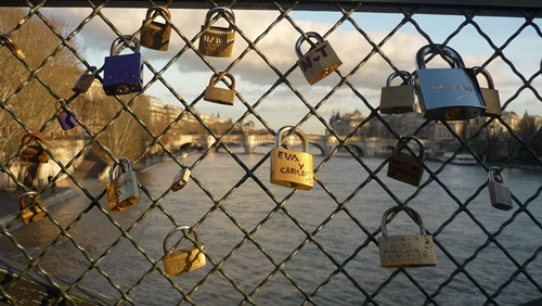 愛を誓う橋「Pont des Arts ポン・デ・ザール（芸術橋）」