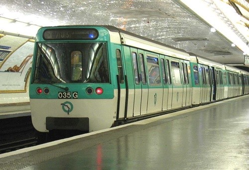 フランス　地下鉄 metro